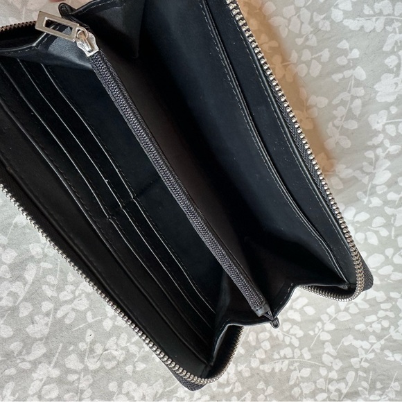 Woman’s Guess Embroidered Black Curran SLG Single Zip Around Clutch Wallet - Picture 5 of 7